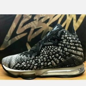 Nike kids Lebron's size5